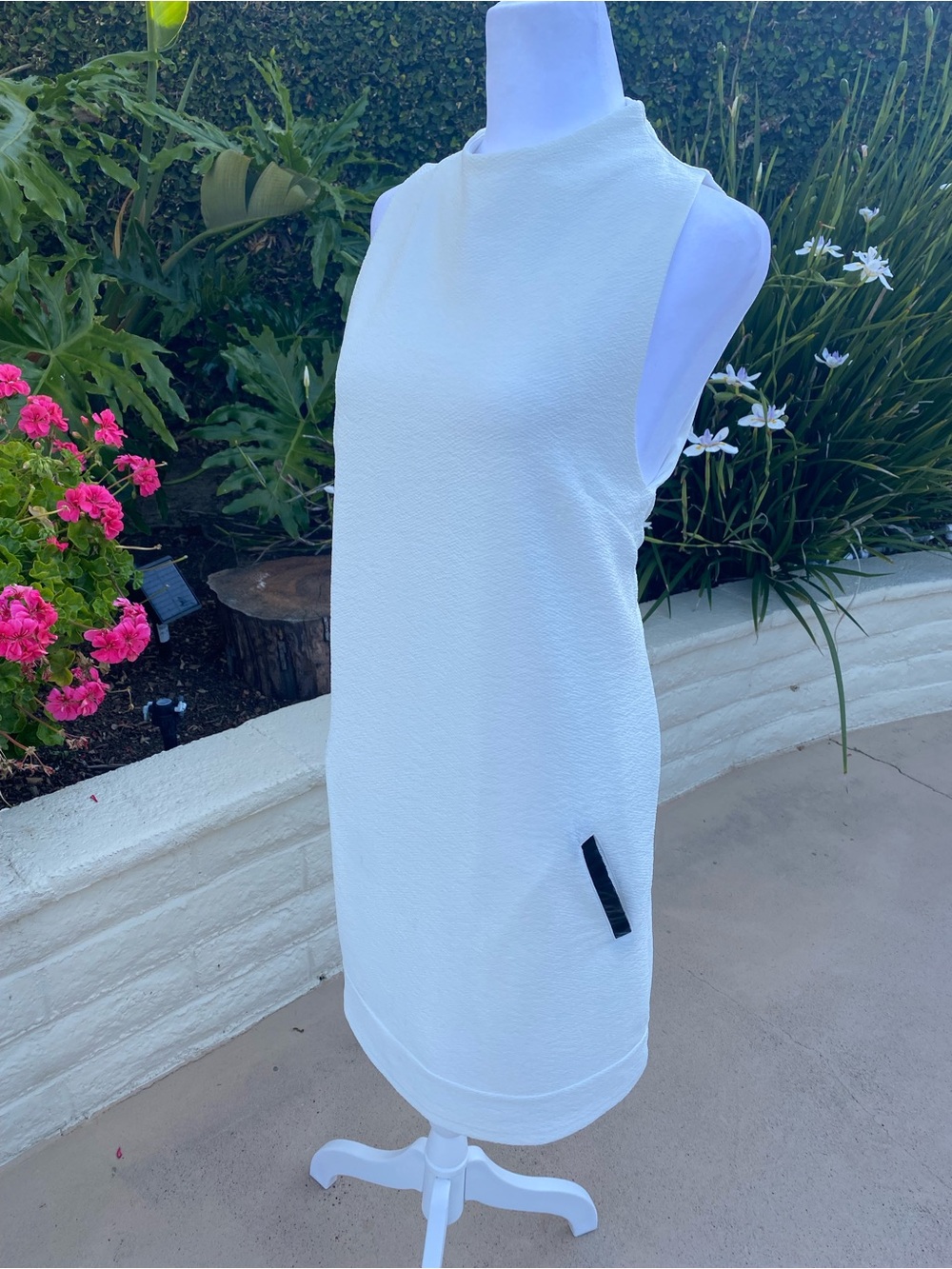 Sleek Sleeveless White Shift with Dress Leather Trim